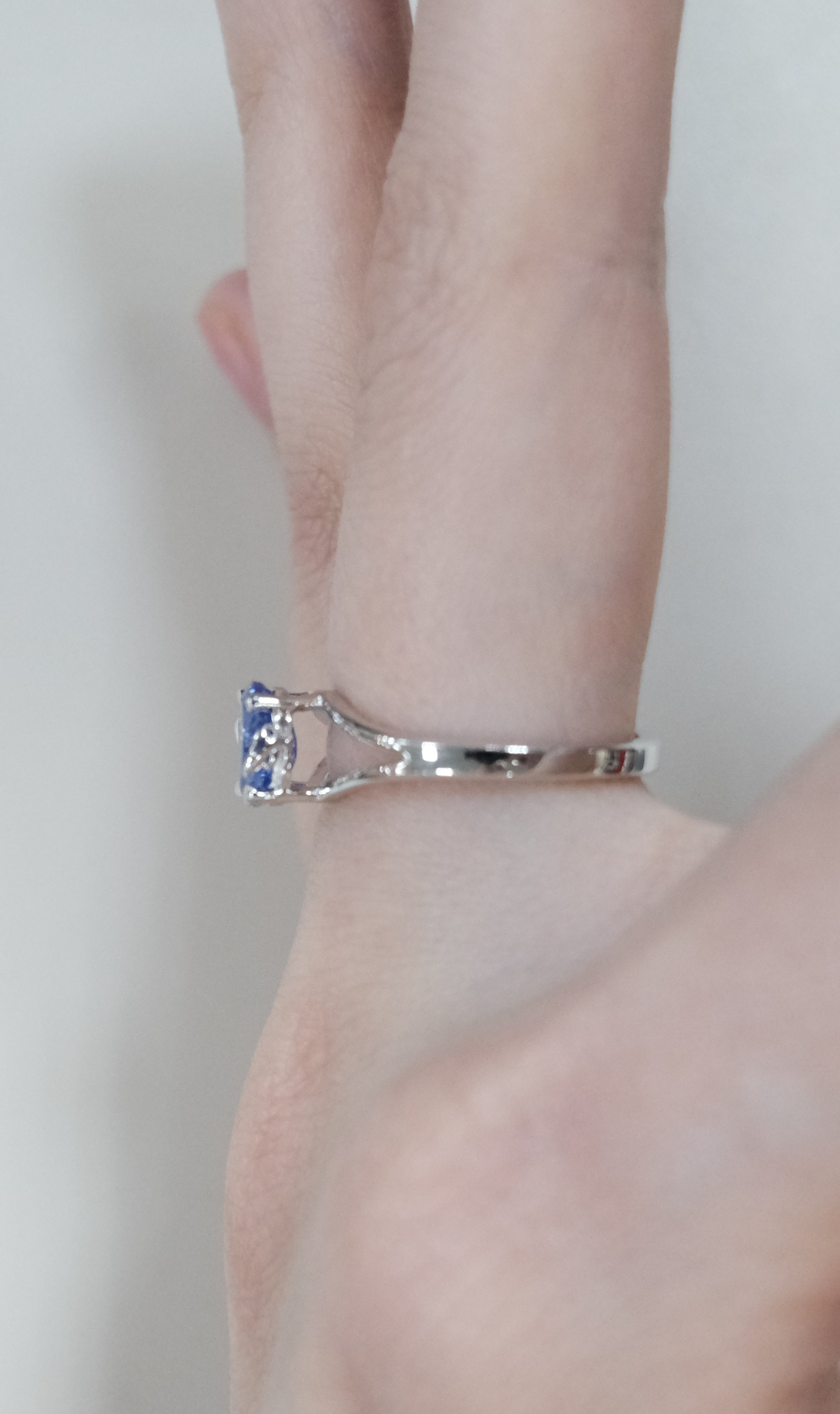 Серебряное кольцо с танзанитом
